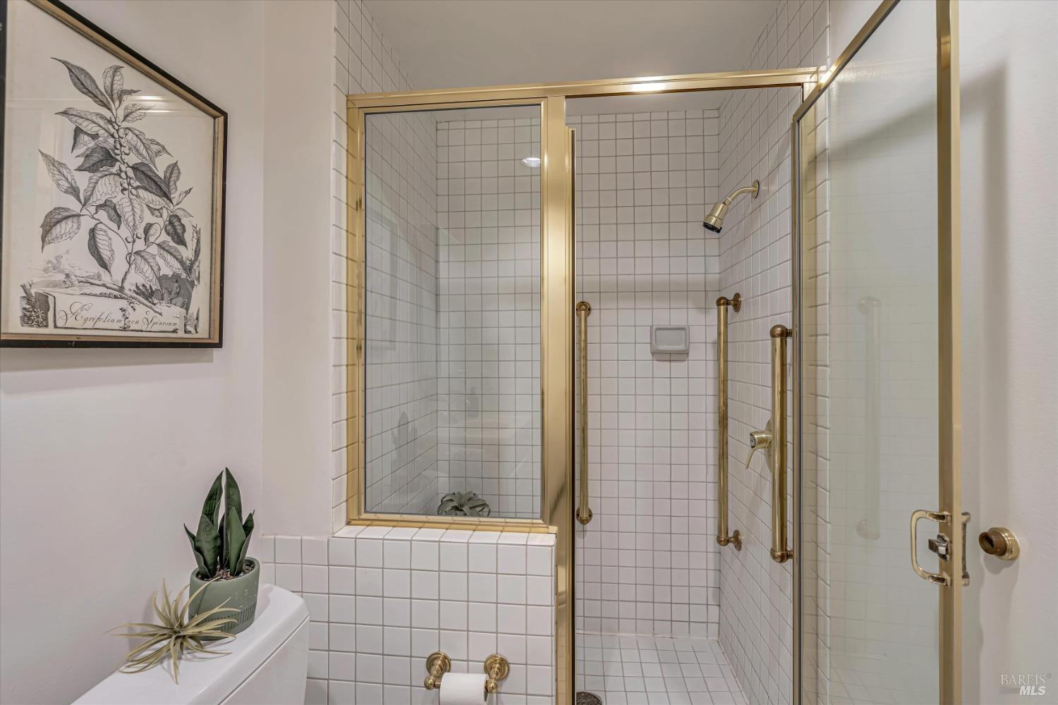 Detail Gallery Image 25 of 36 For 100 Deer Valley Rd Gb,  San Rafael,  CA 94903 - 2 Beds | 2 Baths