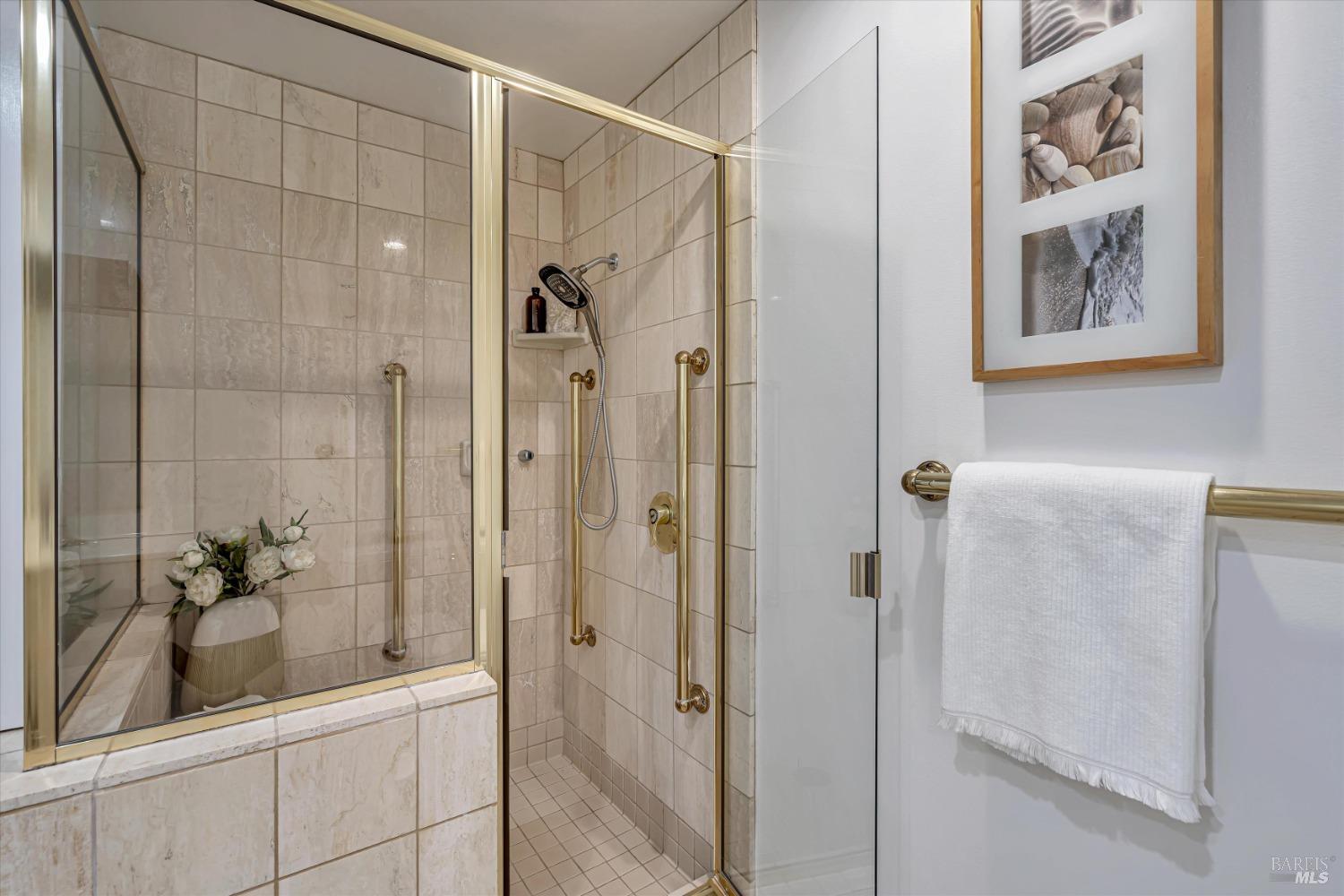 Detail Gallery Image 23 of 36 For 100 Deer Valley Rd Gb,  San Rafael,  CA 94903 - 2 Beds | 2 Baths