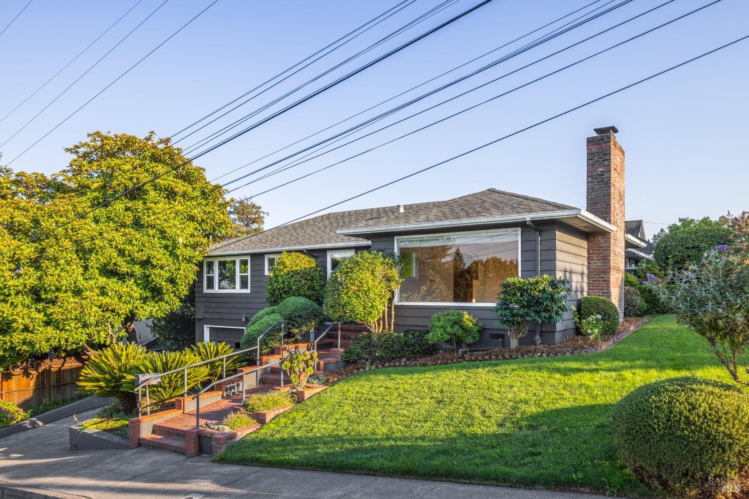 Photo of 7195 Palm Ave in Sebastopol, CA