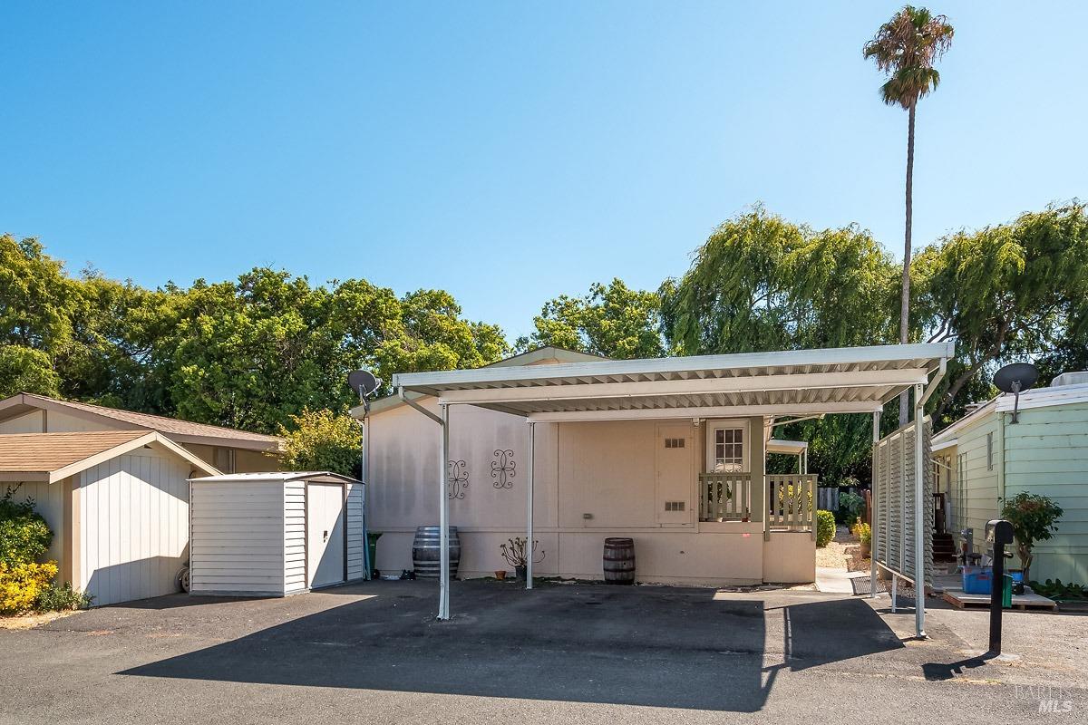 Photo of 814 Las Palmas Ave in Novato, CA