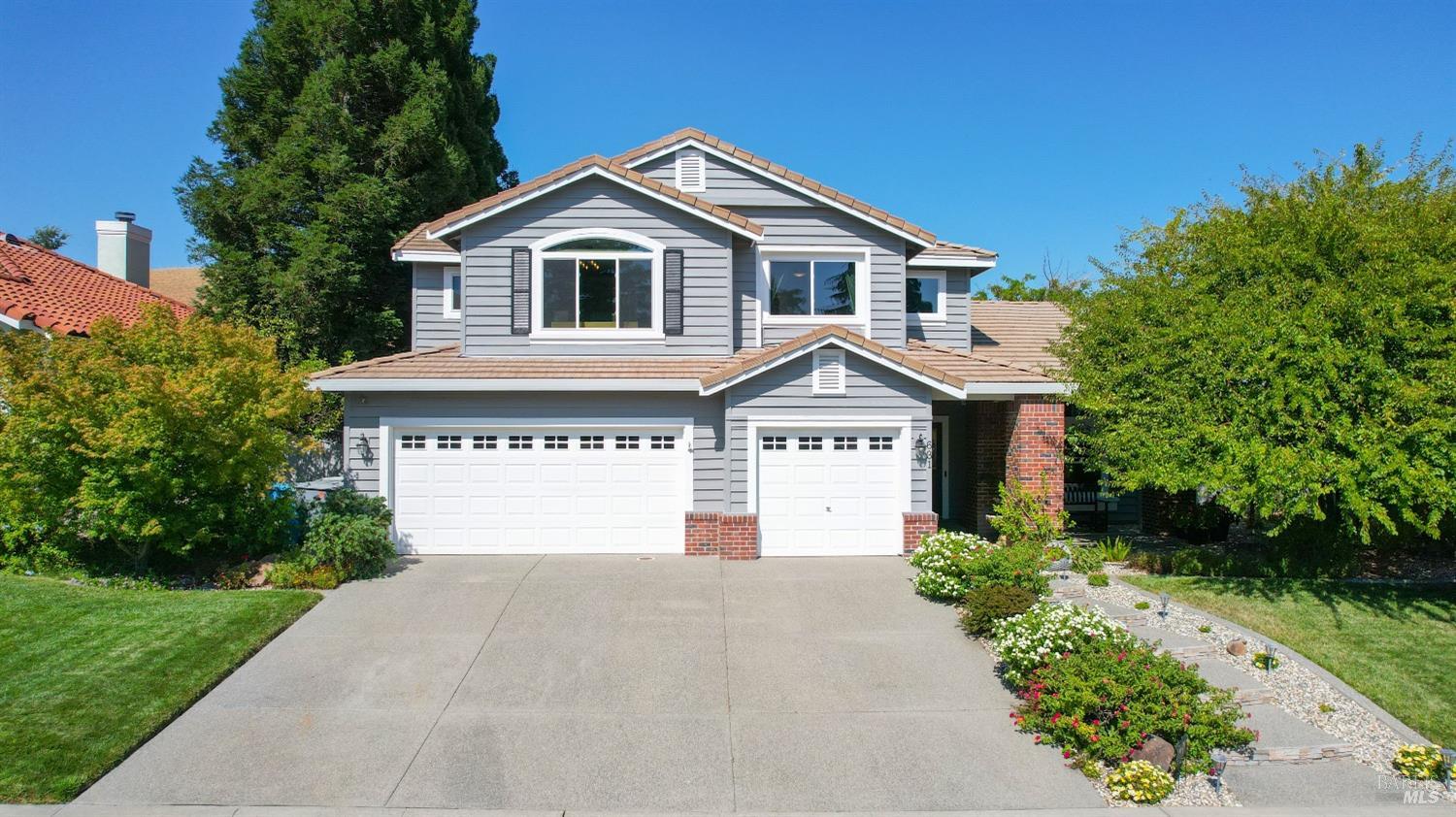 Photo of 631 Hillcrest Cir in Vacaville, CA