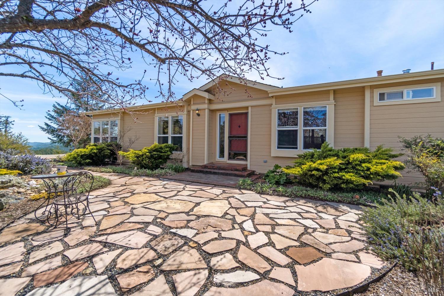 Photo of 17021 Rockpile Rd in Geyserville, CA