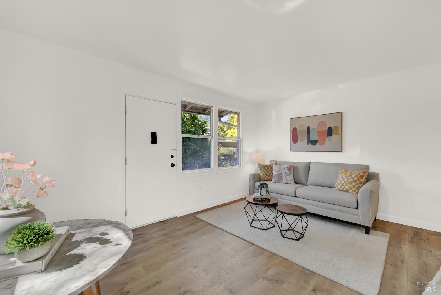 Photo of 76 Livingston Ct in Novato, CA