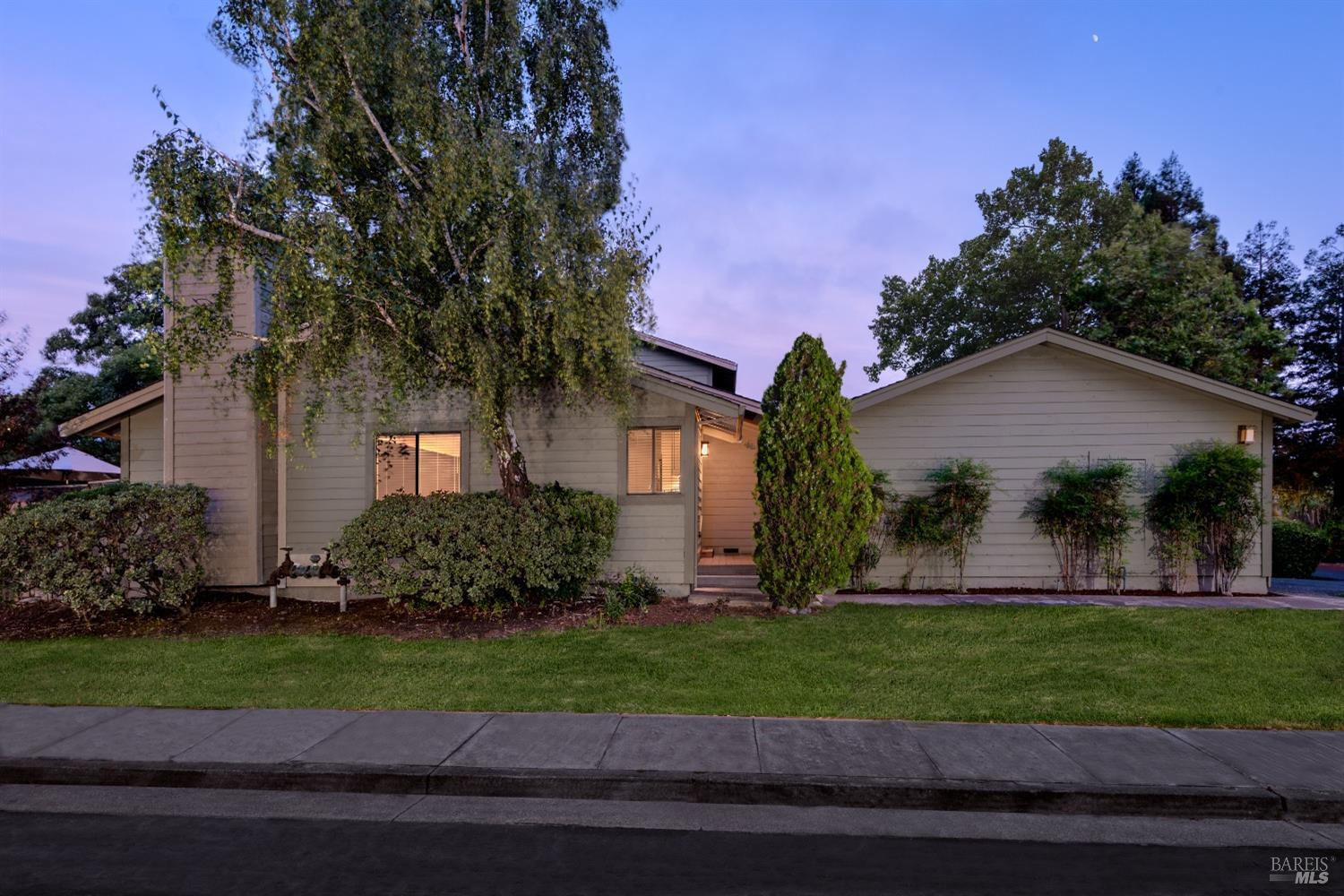 Photo of 1904 Marylyn Cir in Petaluma, CA