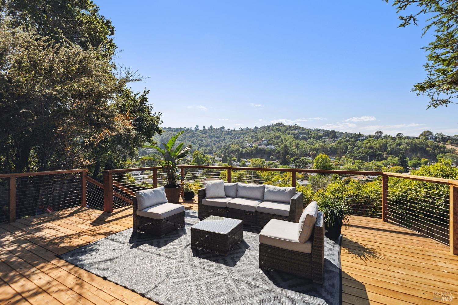 Detail Gallery Image 21 of 26 For 65 Blossom Dr, San Rafael,  CA 94901 - 3 Beds | 2/1 Baths