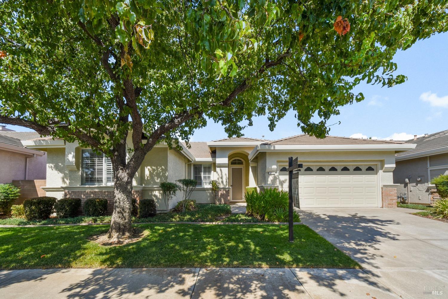 Photo of 323 Mandarin Cir in Vacaville, CA