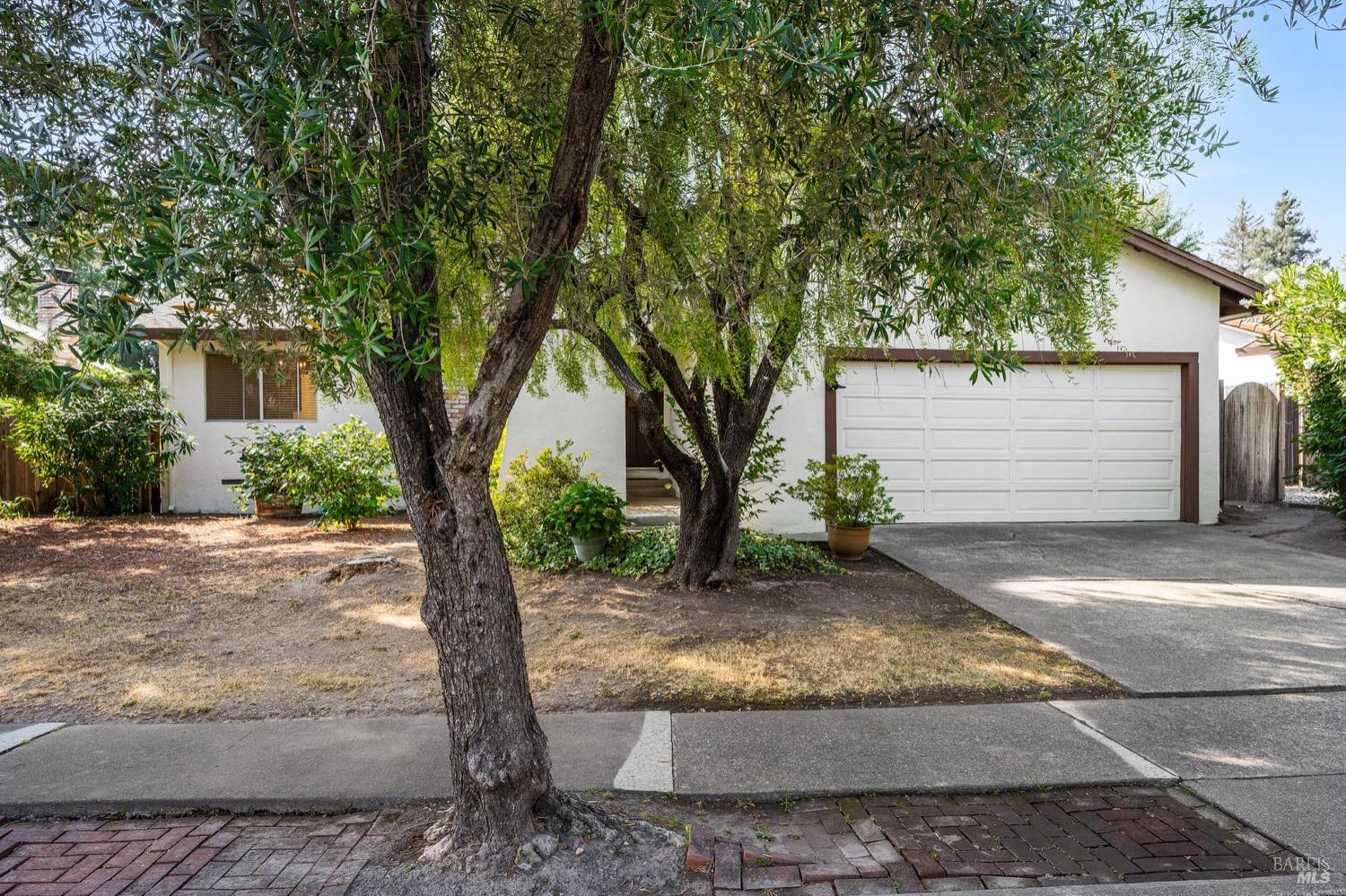 Photo of 573 Este Madera Dr in Sonoma, CA