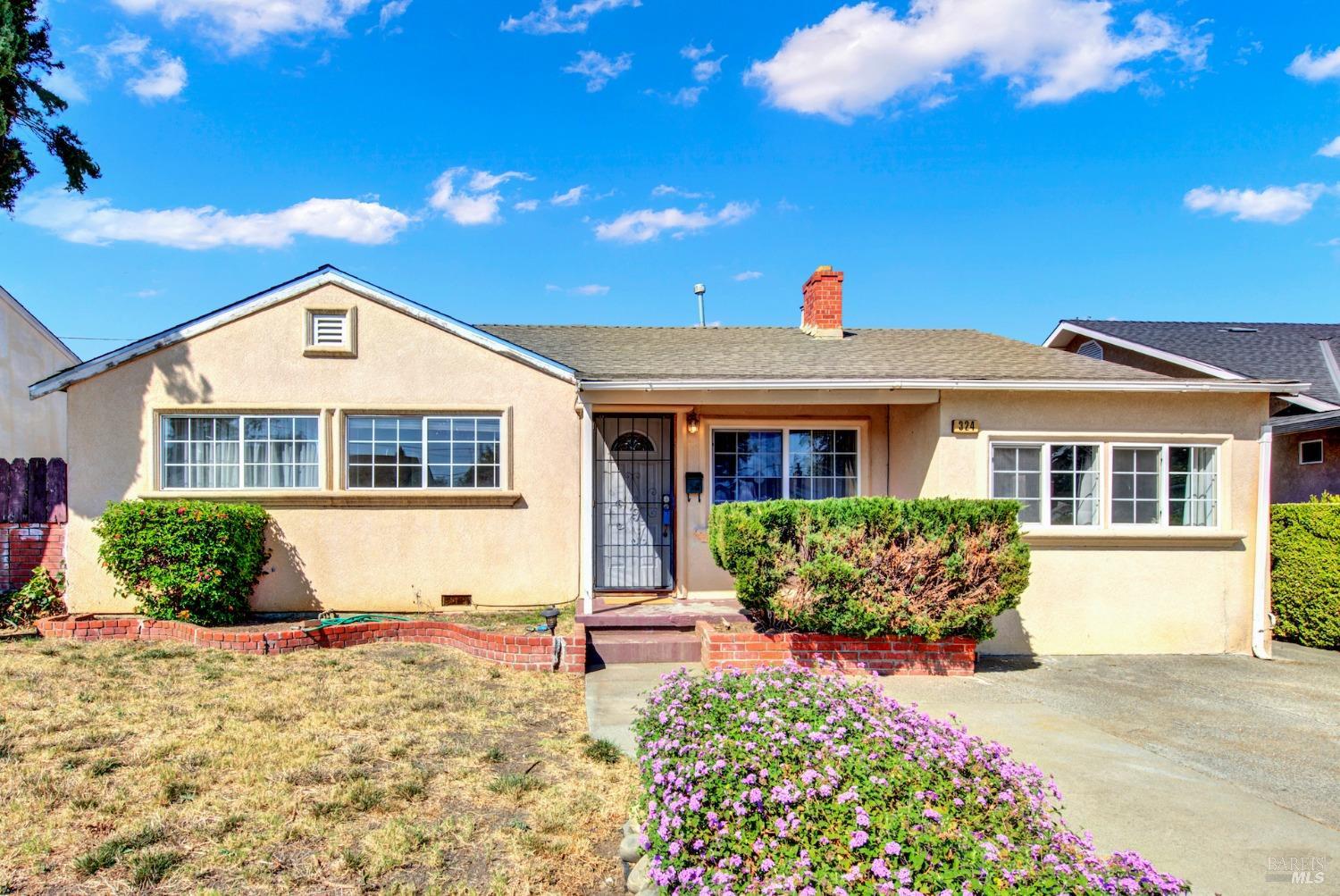 Photo of 324 Acacia St in Vacaville, CA