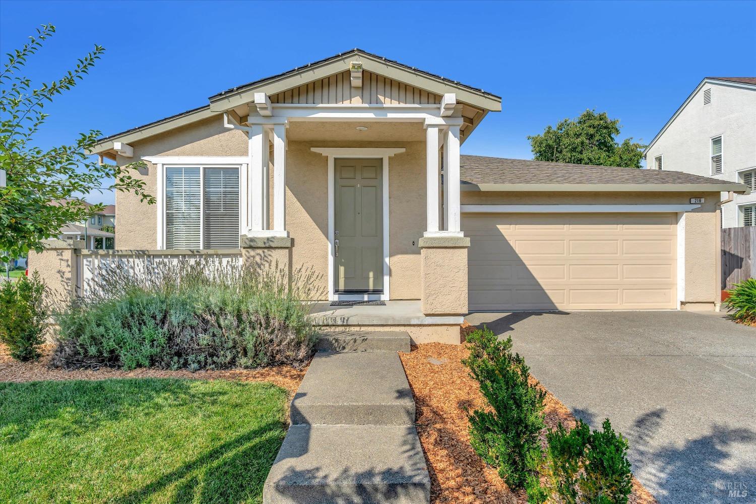 Photo of 216 Bouquet Cir in Windsor, CA