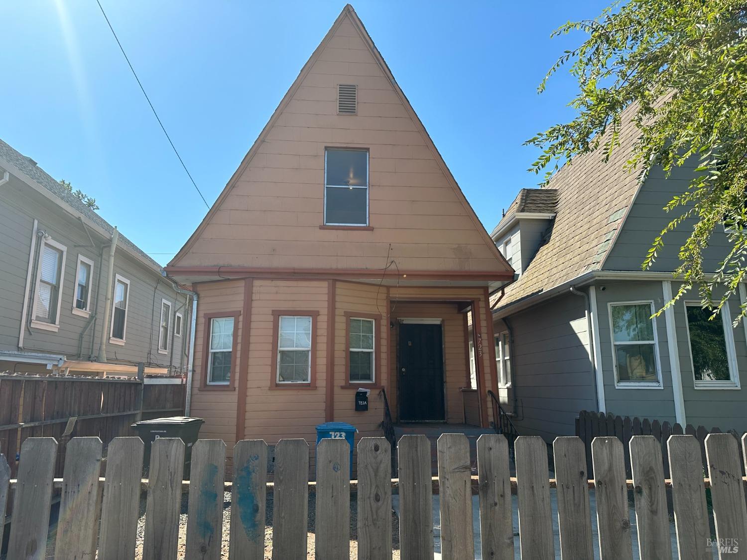 Photo of 723 Louisiana St in Vallejo, CA