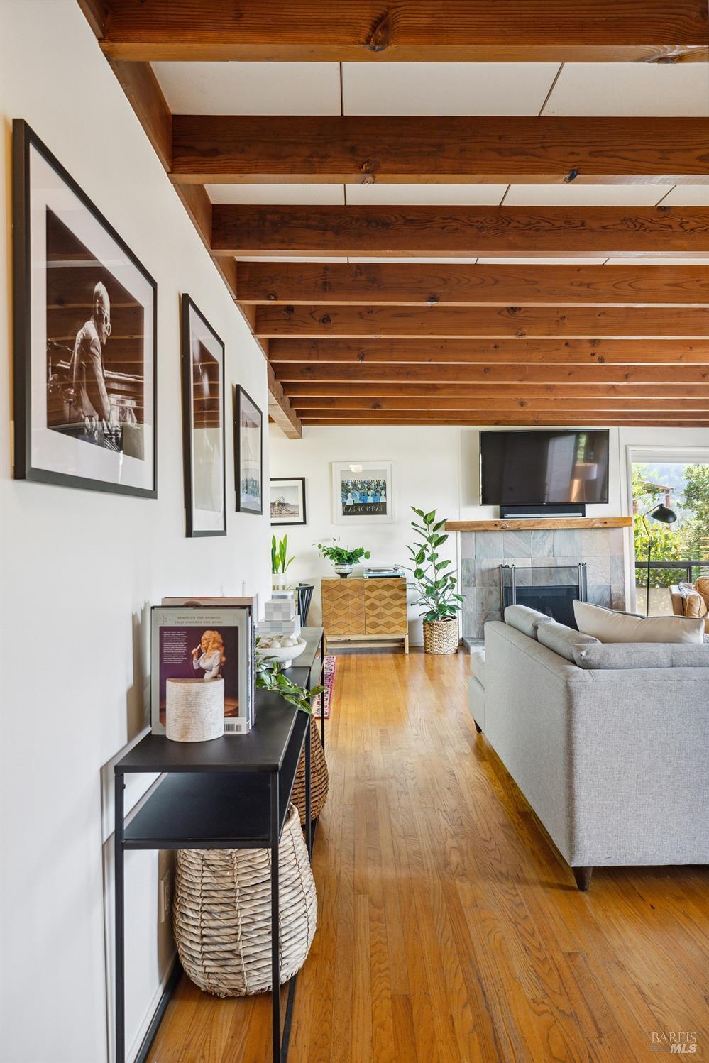 Detail Gallery Image 8 of 26 For 65 Blossom Dr, San Rafael,  CA 94901 - 3 Beds | 2/1 Baths