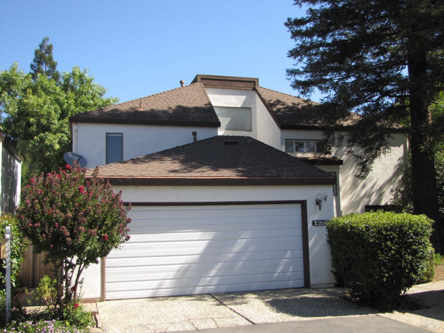 Photo of 1250 Redwood Ct in Dixon, CA