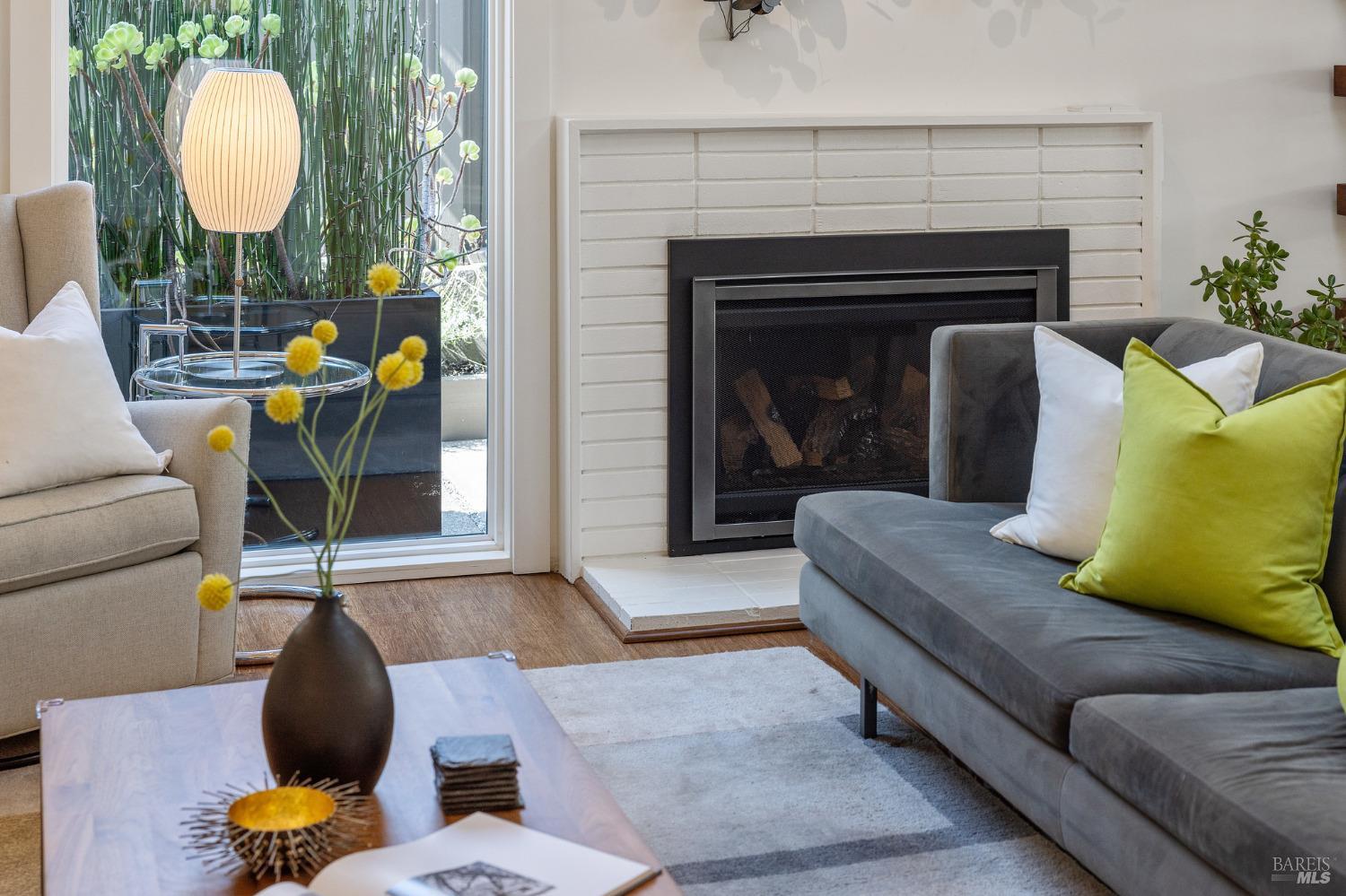 Detail Gallery Image 9 of 53 For 576 Wakerobin Ln, San Rafael,  CA 94903 - 3 Beds | 2 Baths