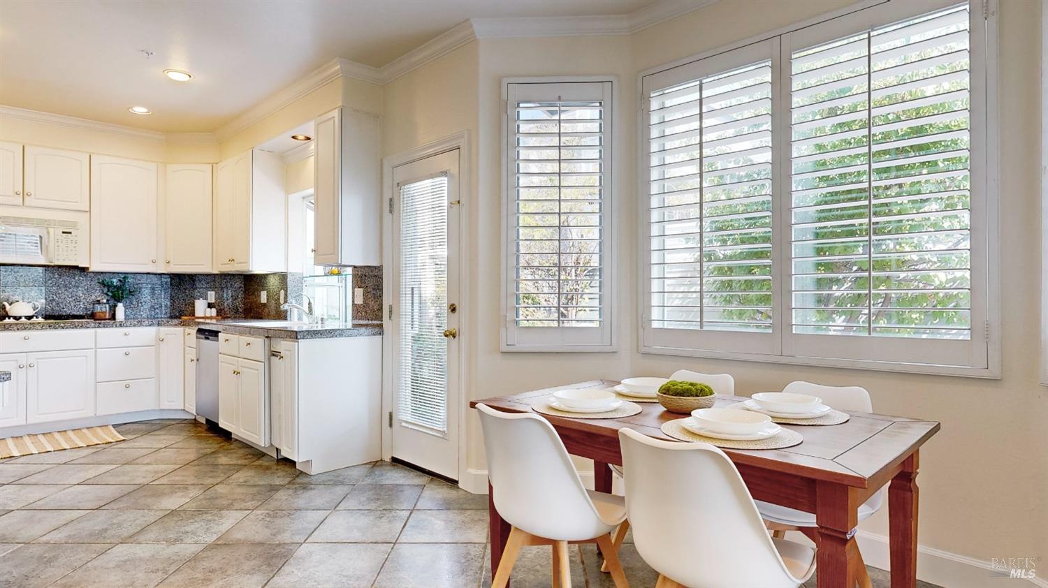 Detail Gallery Image 12 of 59 For 89 Gable Ct, San Rafael,  CA 94903 - 3 Beds | 2/1 Baths