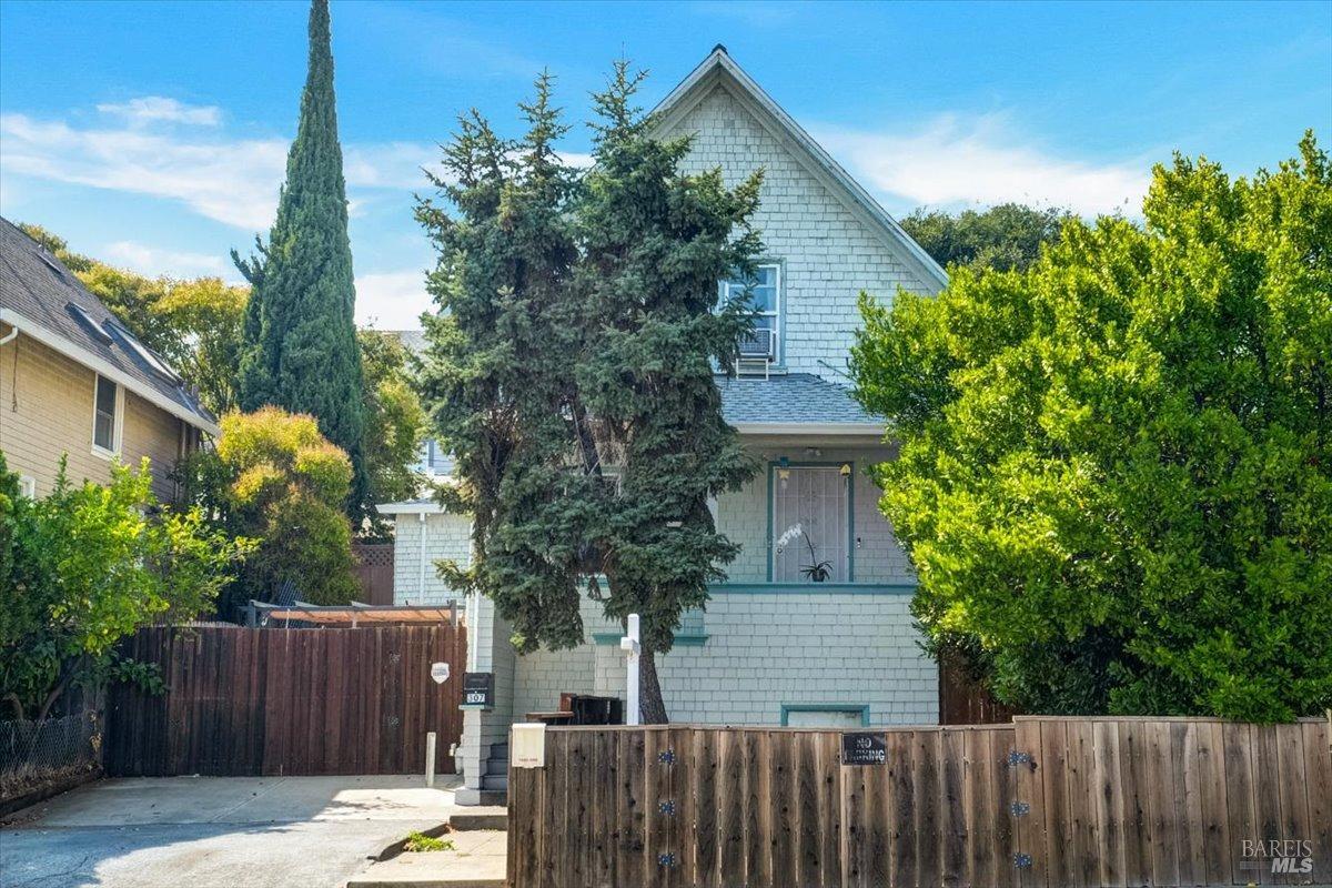Photo of 307 Alameda St in Vallejo, CA