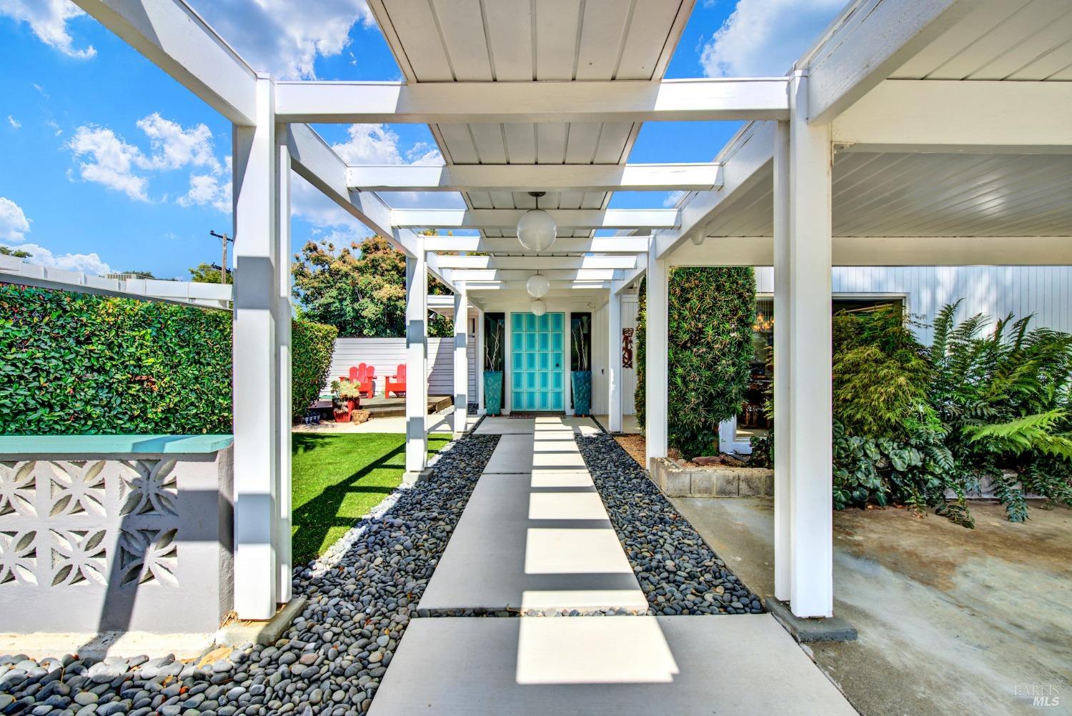 Photo of 550 Buck Ave in Vacaville, CA