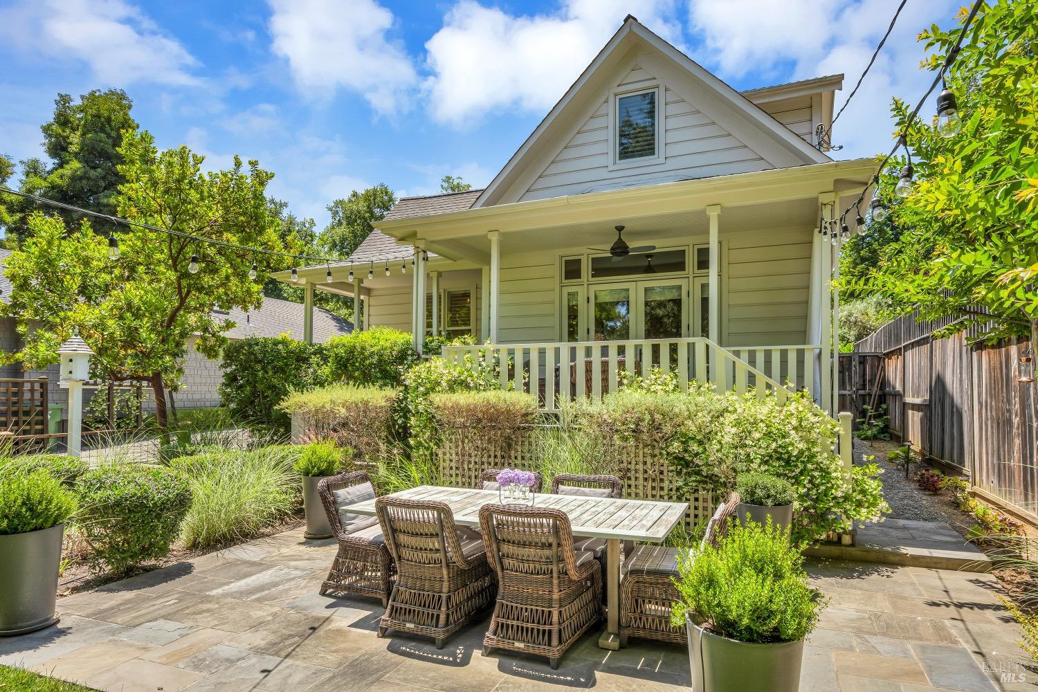 Photo of 1729 Alexander Ct in St Helena, CA
