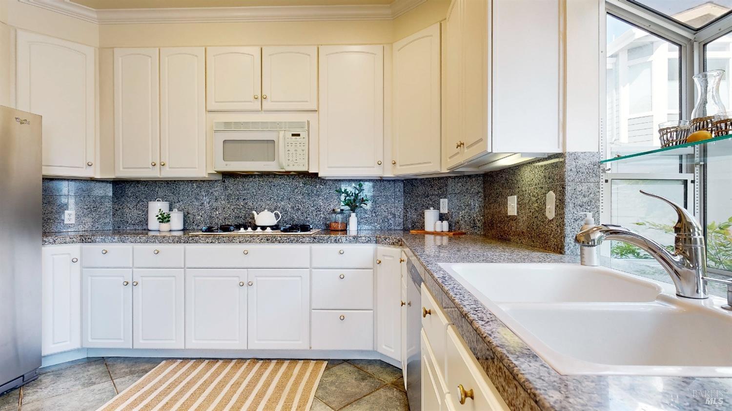 Detail Gallery Image 13 of 59 For 89 Gable Ct, San Rafael,  CA 94903 - 3 Beds | 2/1 Baths