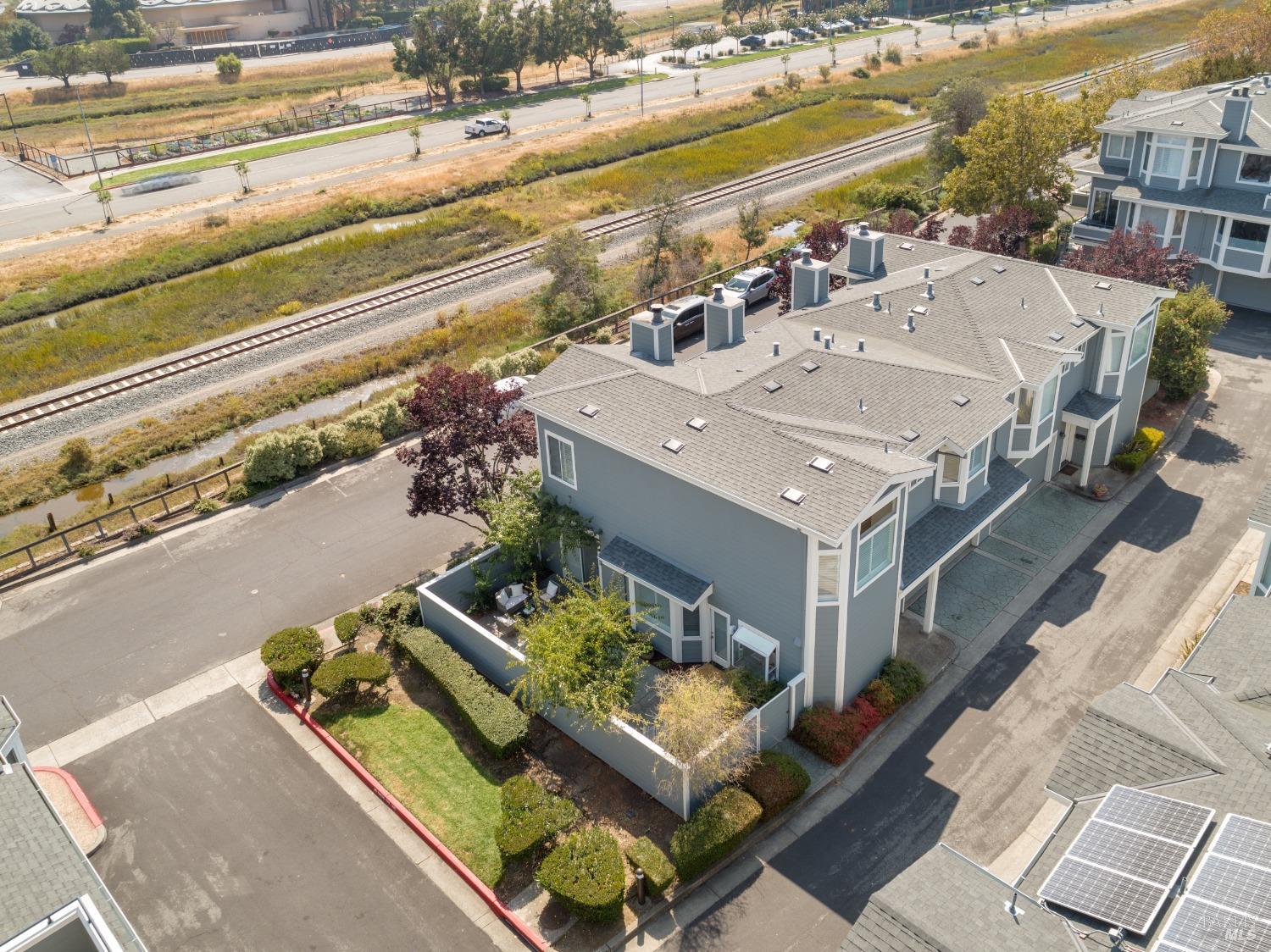 Detail Gallery Image 43 of 59 For 89 Gable Ct, San Rafael,  CA 94903 - 3 Beds | 2/1 Baths