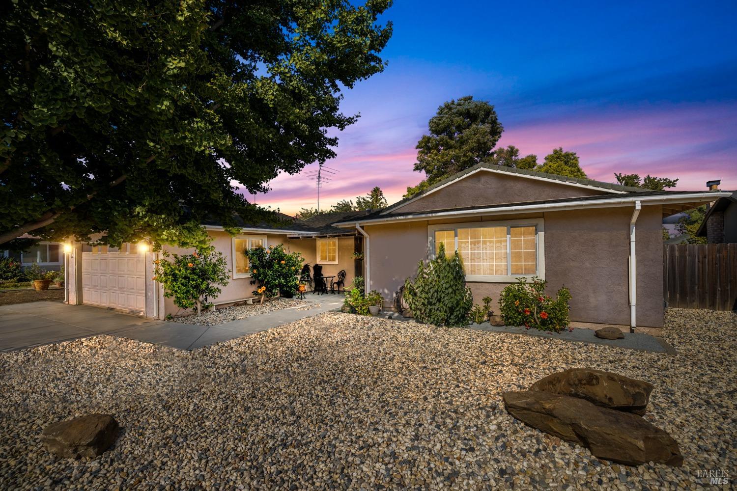 Photo of 390 Berkshire Dr in Dixon, CA