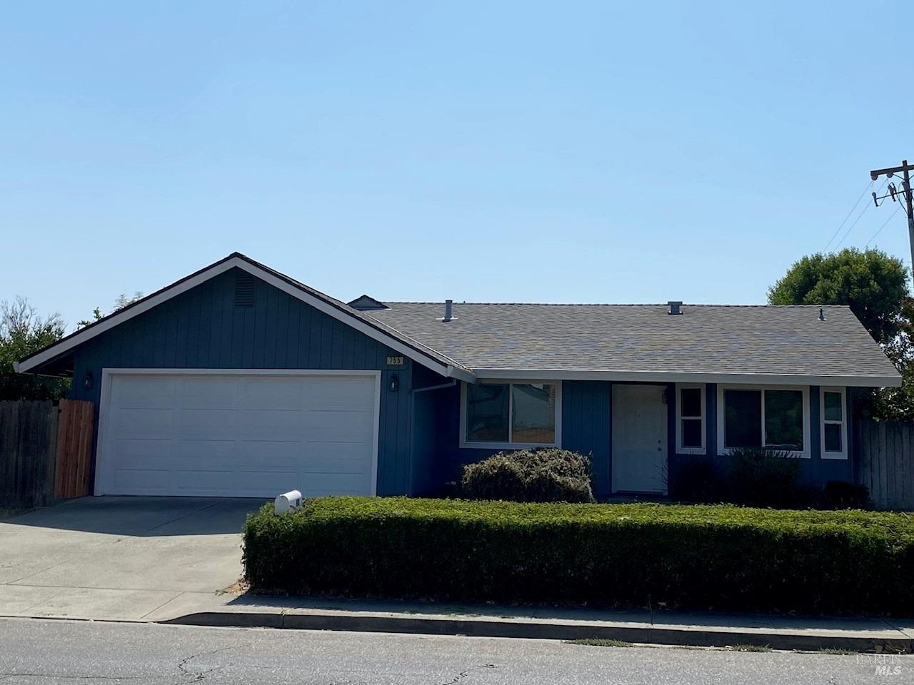 Photo of 755 W H St in Dixon, CA