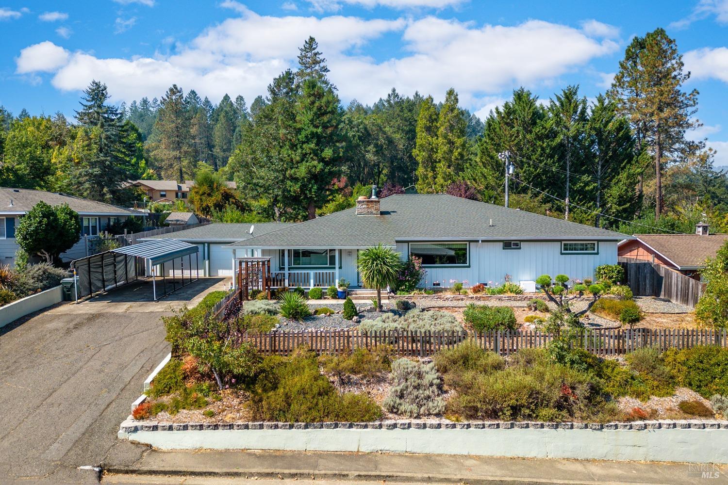 Detail Gallery Image 1 of 51 For 186 Easy St, Willits,  CA 95490 - 5 Beds | 2 Baths