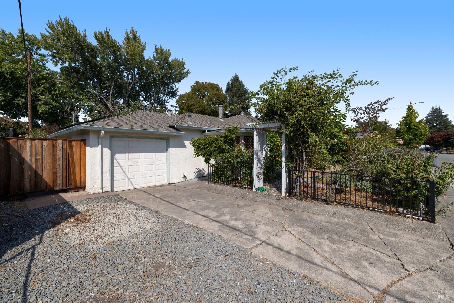 Photo of 2513 Valley Center Dr in Santa Rosa, CA
