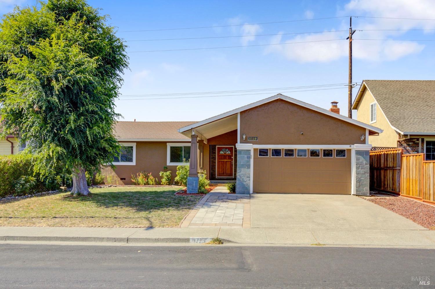 Photo of 1729 Madison St in Petaluma, CA