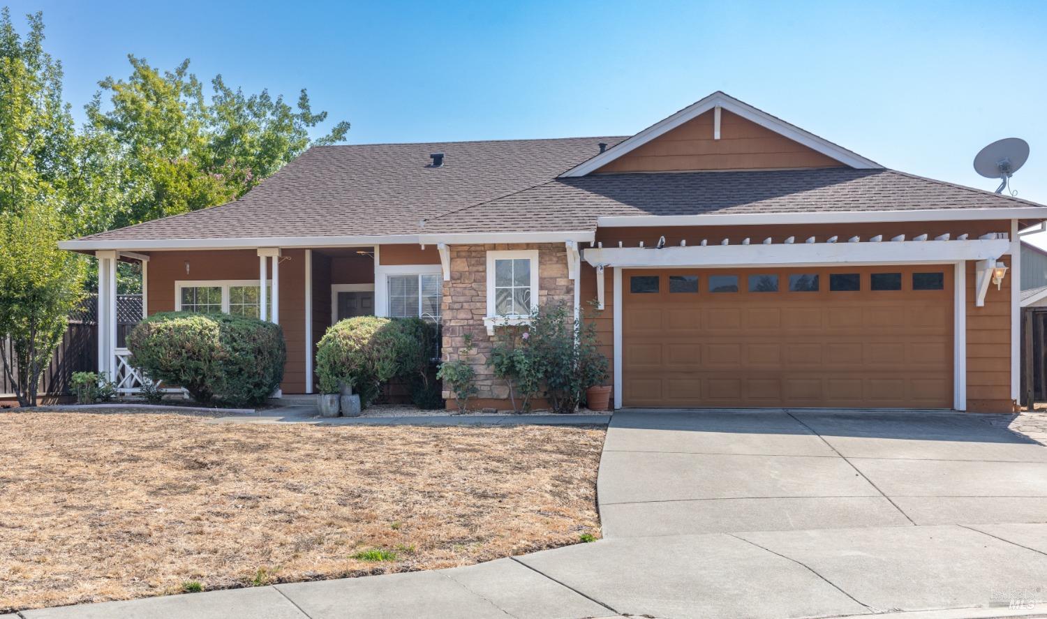 Photo of 311 Cottage Ct in Cloverdale, CA