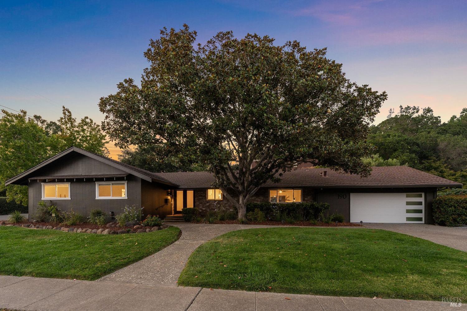 Photo of 190 Country Club Dr in Novato, CA
