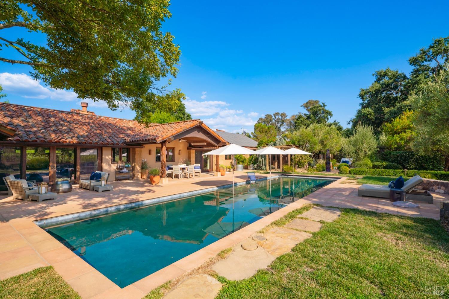 Photo of 1447 Whitehall Ln in St Helena, CA