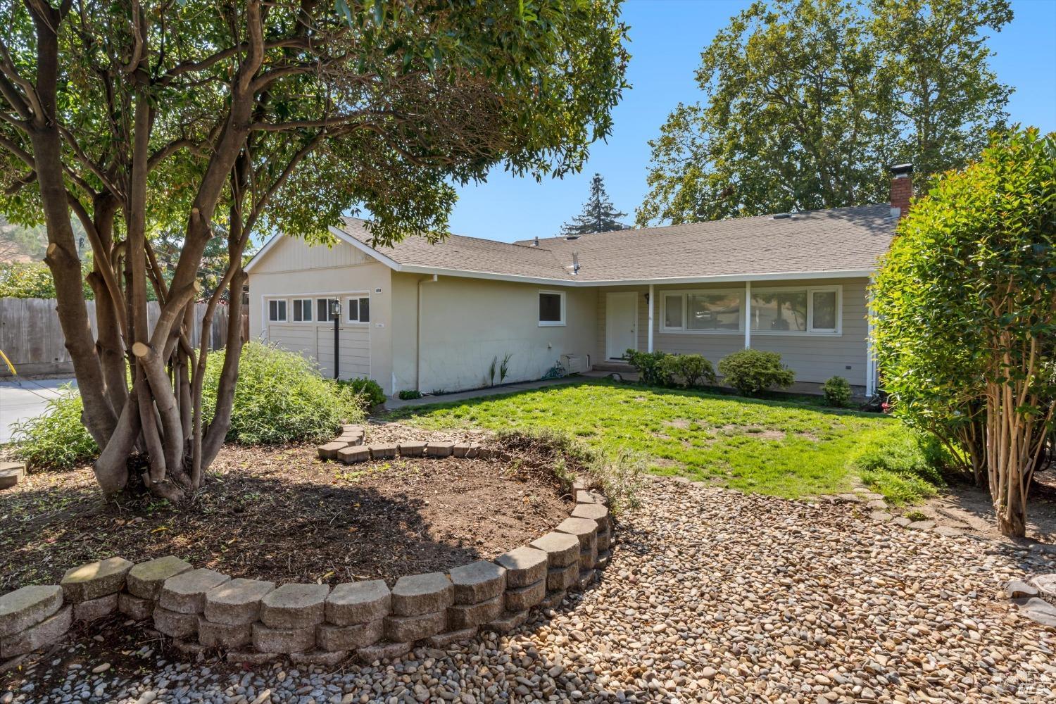 Photo of 605 Plum St in Novato, CA