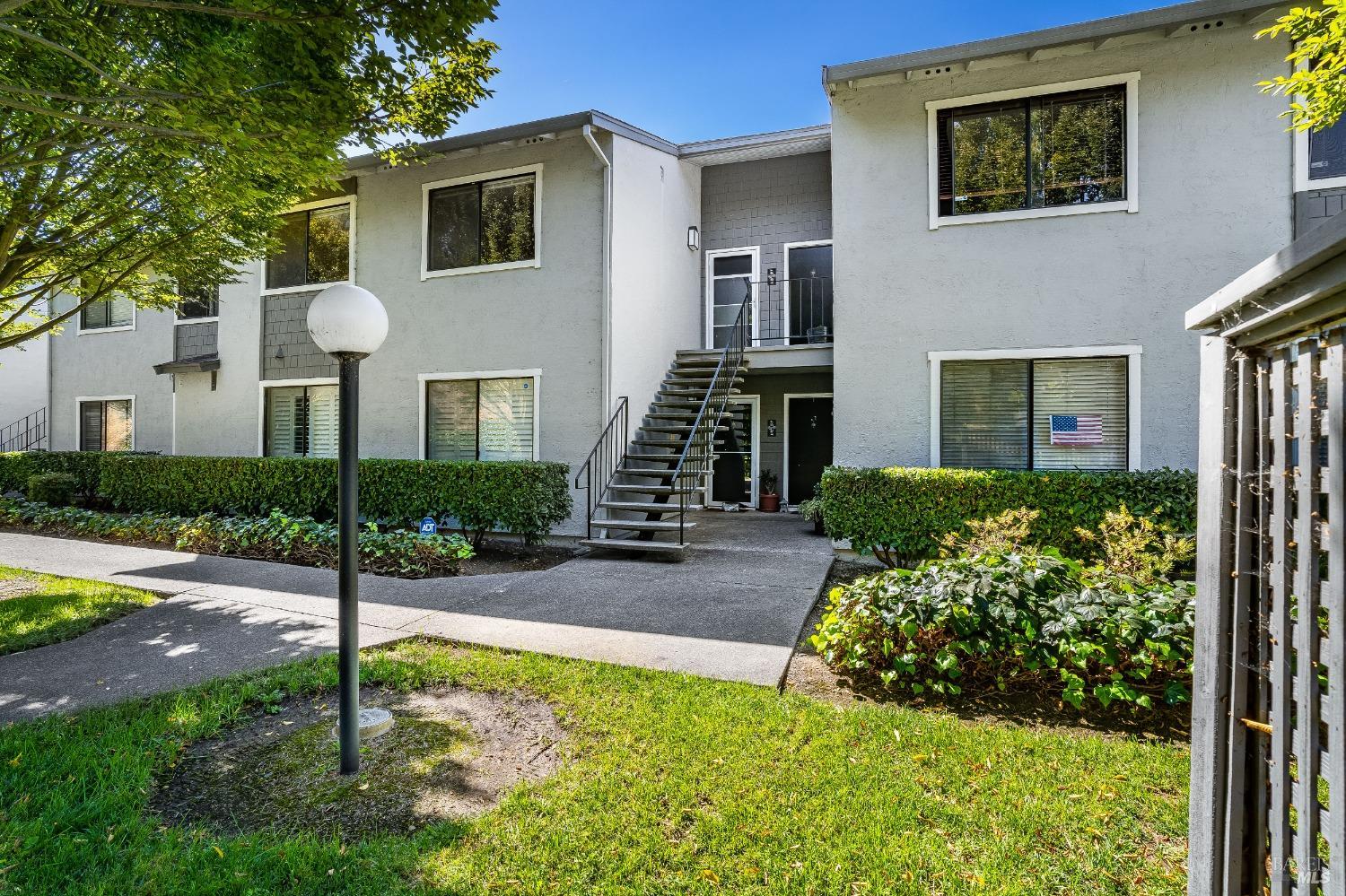 Detail Gallery Image 1 of 1 For 900 Cambridge Dr #88,  Benicia,  CA 94510 - 2 Beds | 1 Baths
