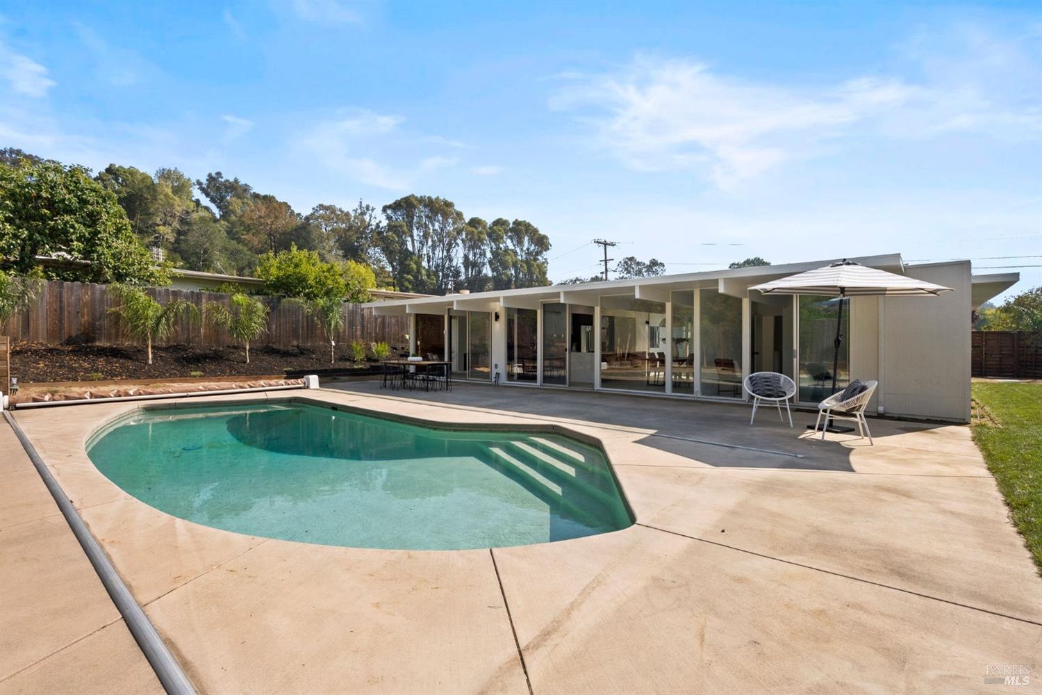 Detail Gallery Image 56 of 59 For 9 Cermenho Ct, San Rafael,  CA 94903 - 4 Beds | 2 Baths