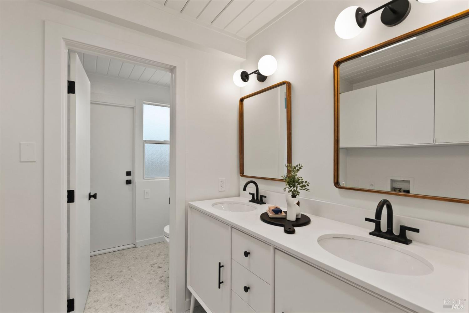 Detail Gallery Image 39 of 59 For 9 Cermenho Ct, San Rafael,  CA 94903 - 4 Beds | 2 Baths