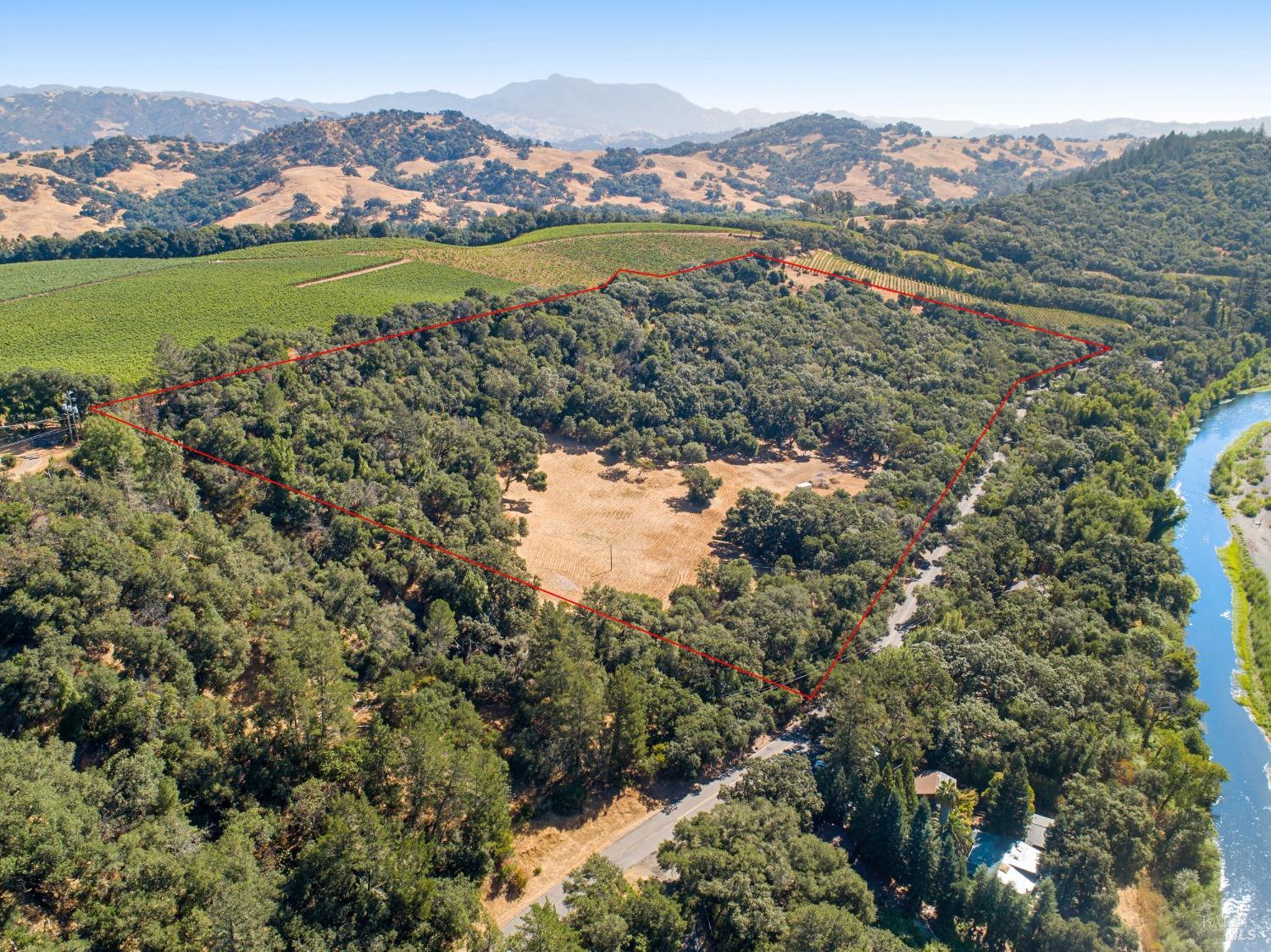 Photo of 2900 Rio Lindo Ave in Healdsburg, CA