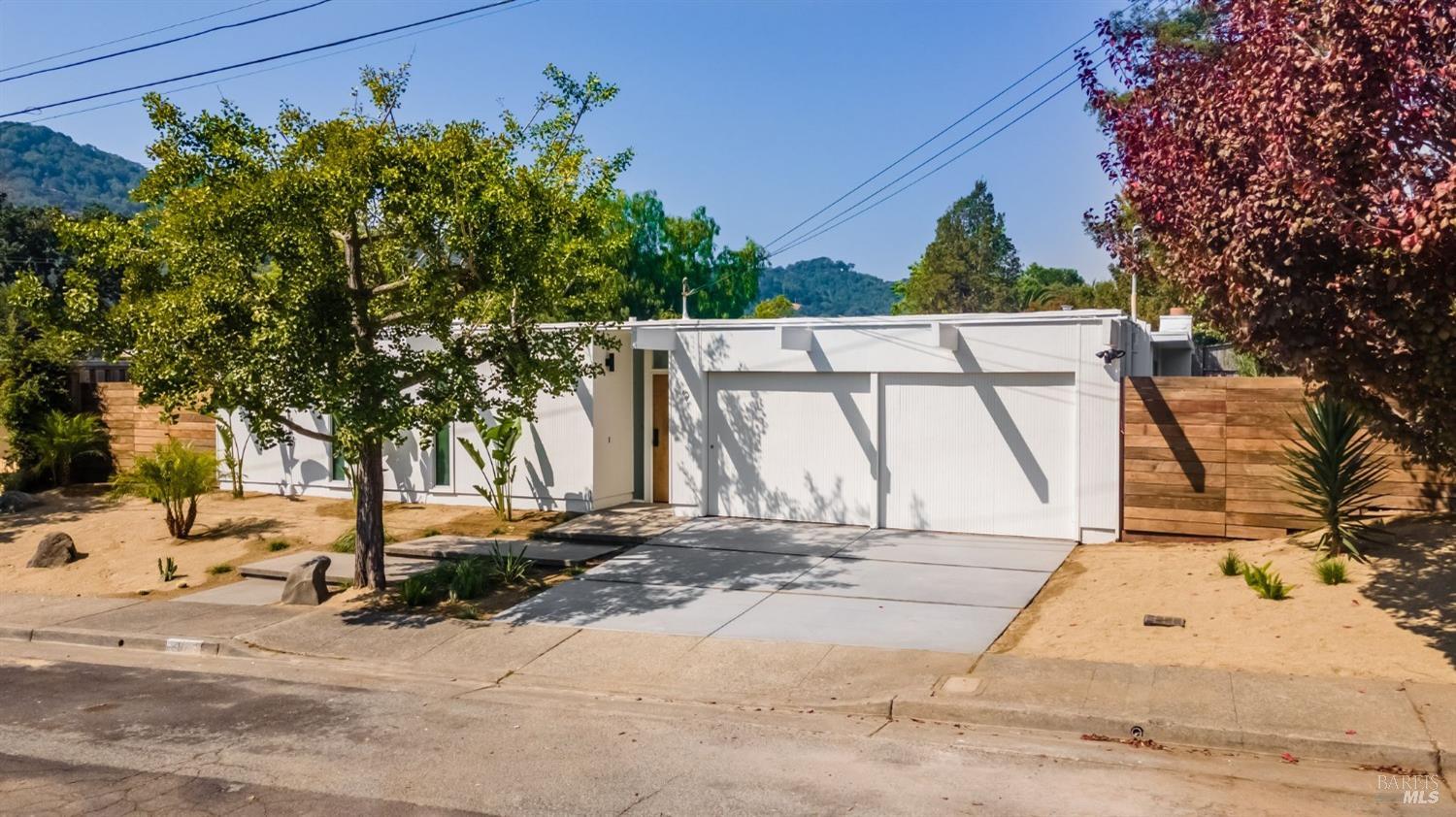 Detail Gallery Image 7 of 59 For 9 Cermenho Ct, San Rafael,  CA 94903 - 4 Beds | 2 Baths