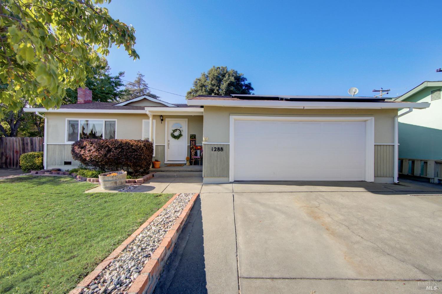 Photo of 1288 Regina Dr in Napa, CA