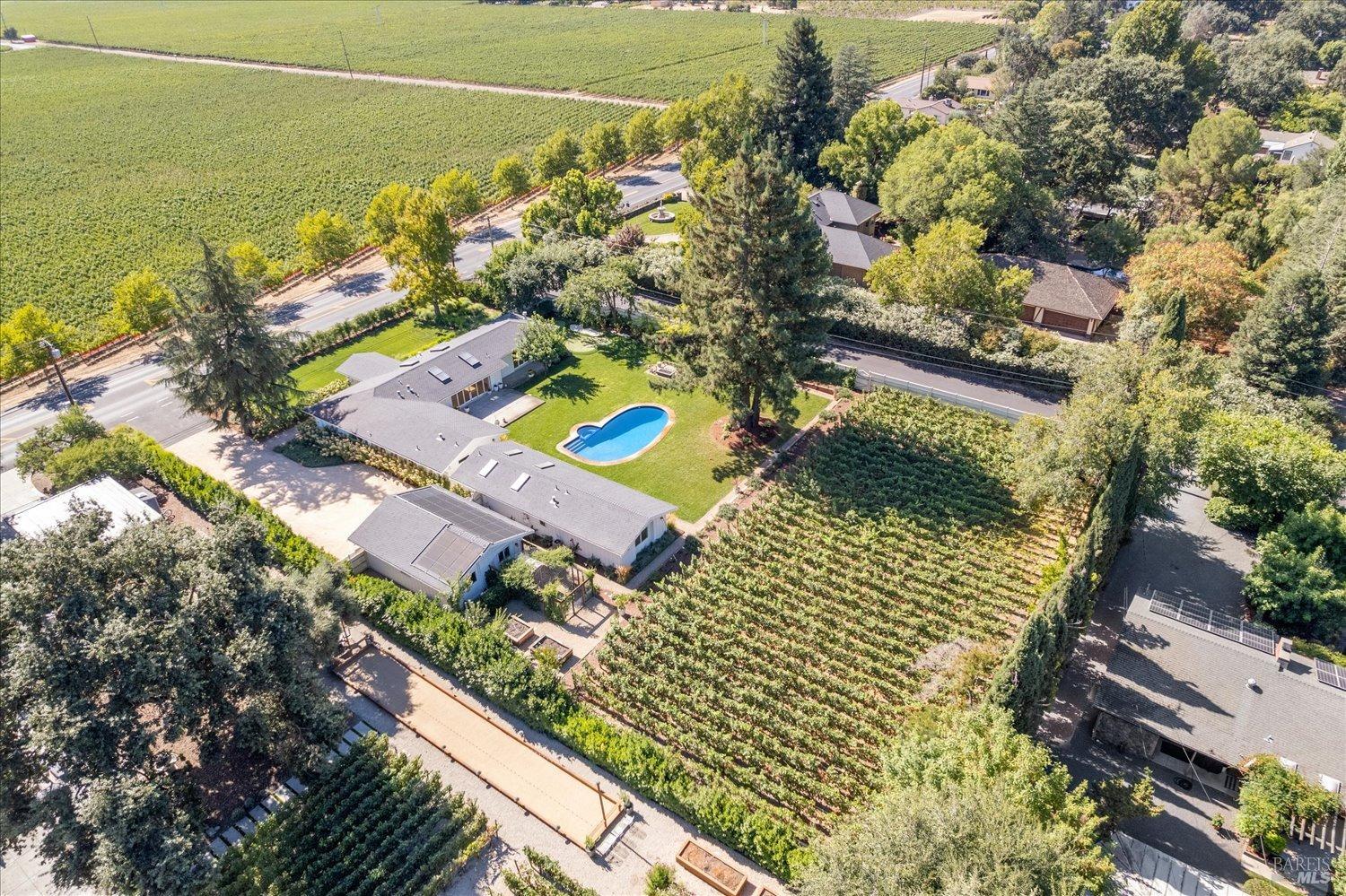 Photo of 760 Zinfandel Ln in St Helena, CA