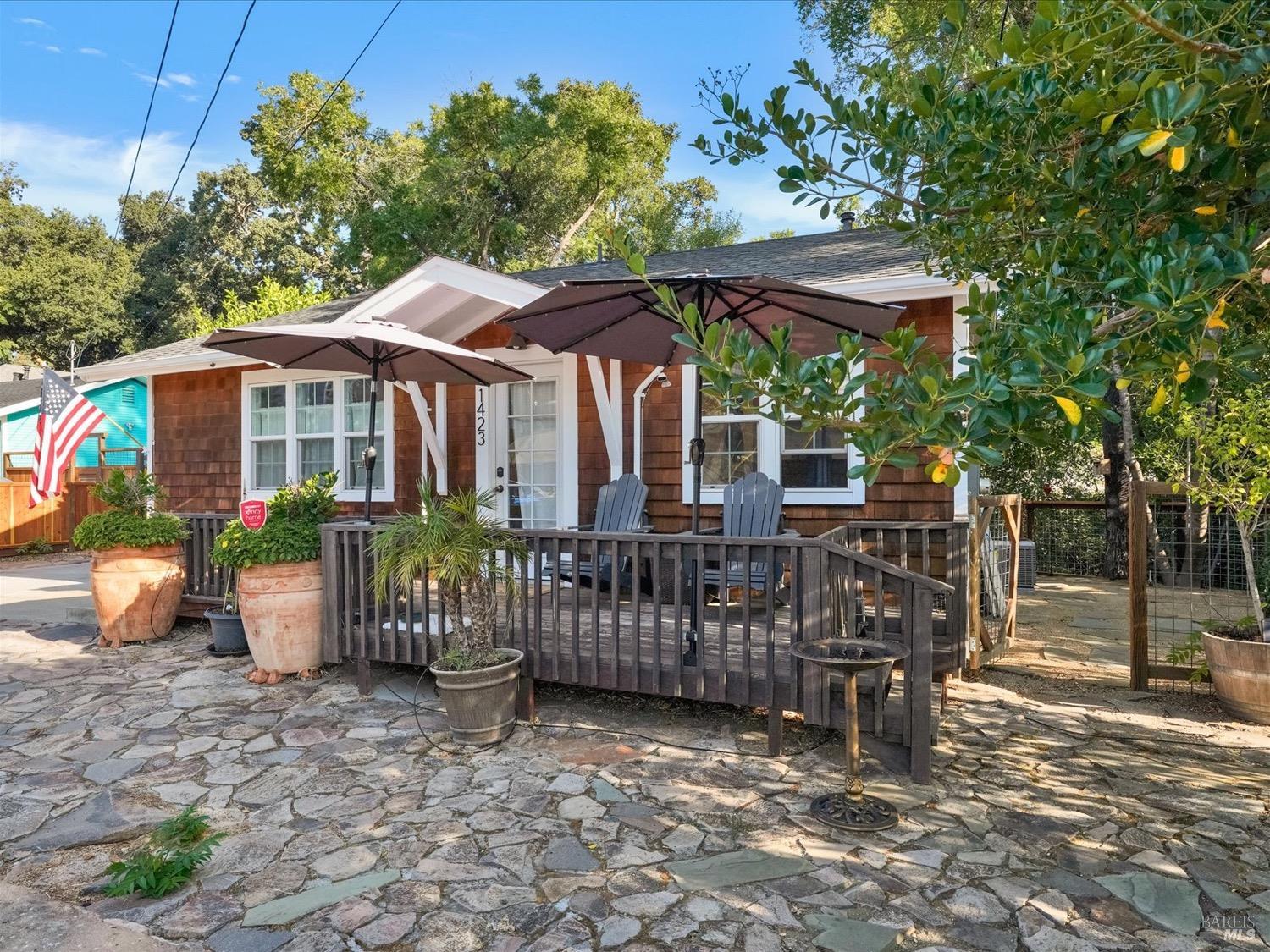 Photo of 1423 Seminary St in Napa, CA