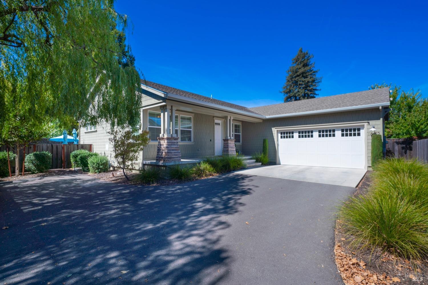 Photo of 1672 E St in Napa, CA
