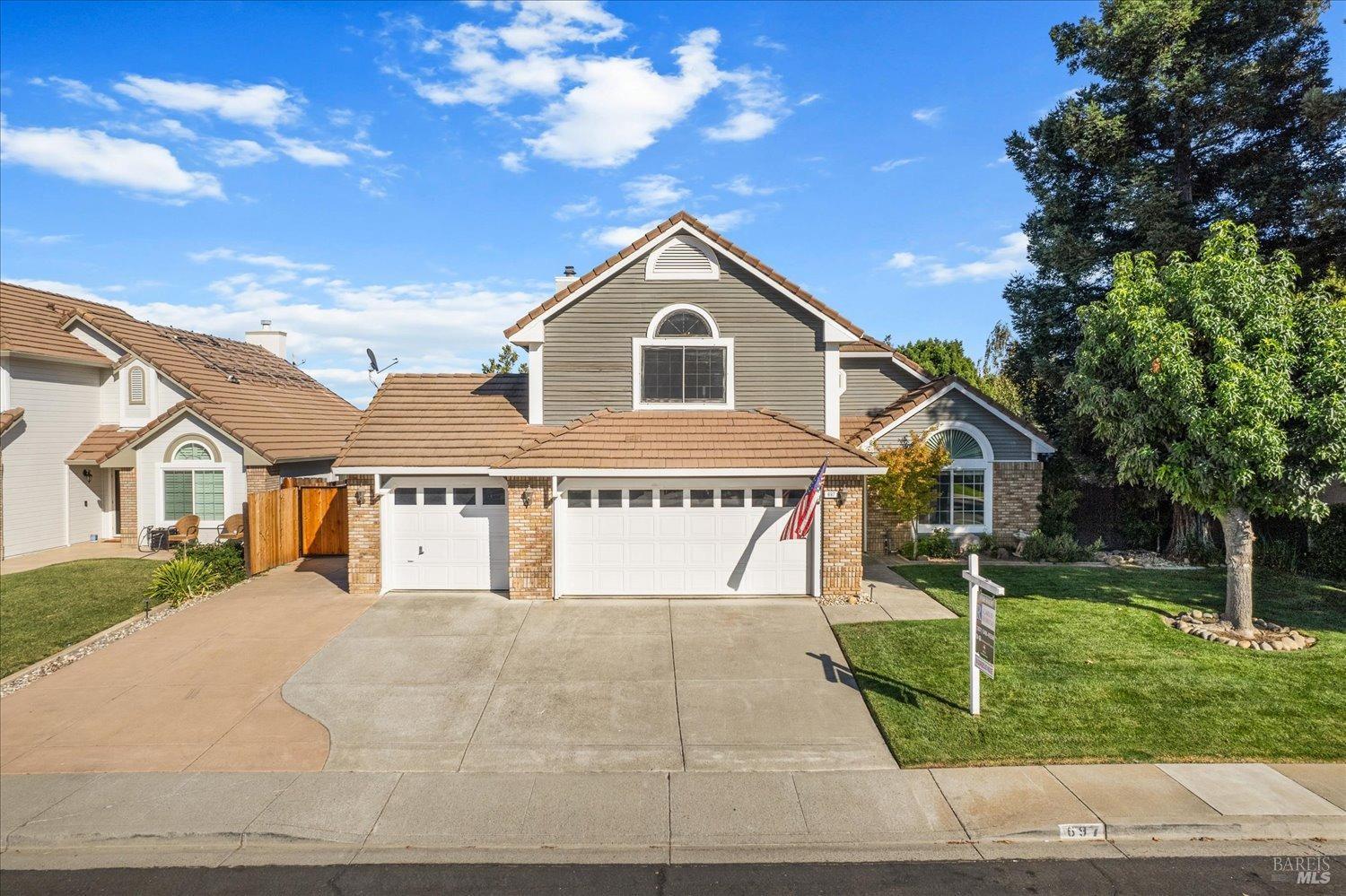 Photo of 697 Forest Ridge Cir in Vacaville, CA