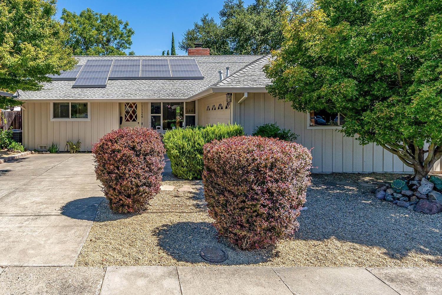 Photo of 1124 Hudson Ave in St Helena, CA