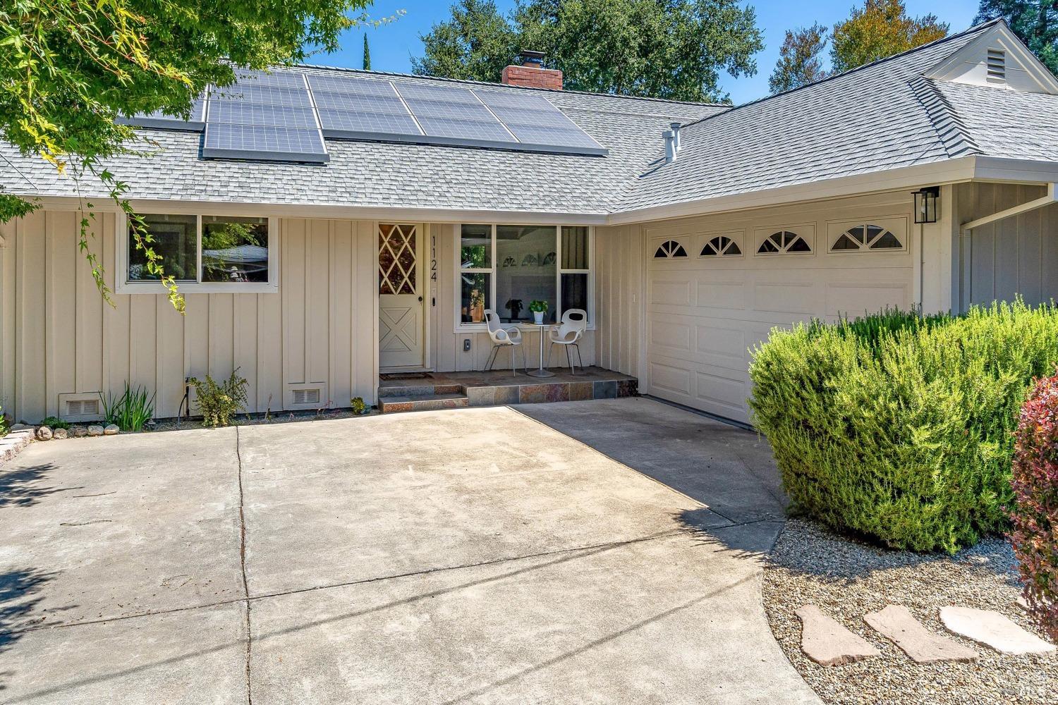 Photo of 1124 Hudson Ave in St Helena, CA