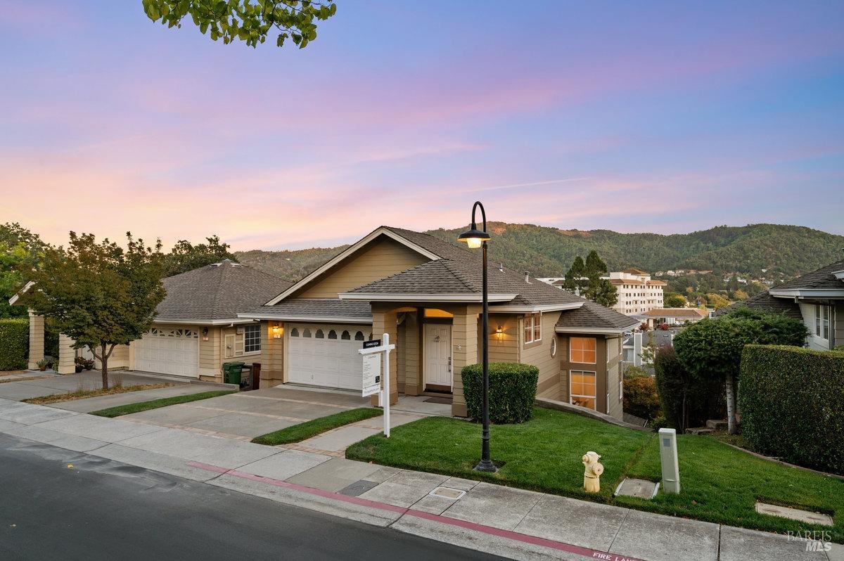 Photo of 79 Vista Marin Dr in San Rafael, CA