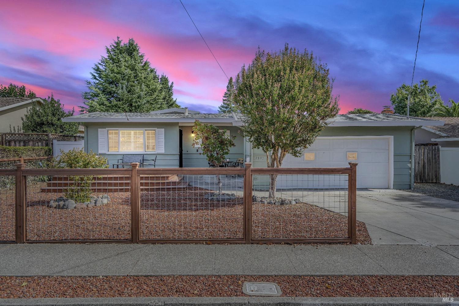 Photo of 17921 San Carlos Dr in Sonoma, CA