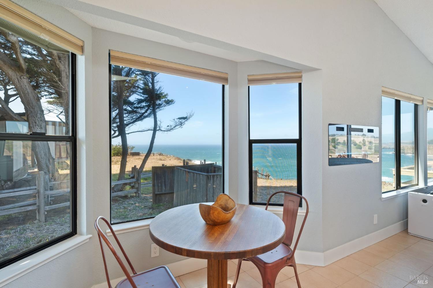 Detail Gallery Image 9 of 38 For 34400 Pacific Reefs Rd, Albion,  CA 95410 - 2 Beds | 2 Baths