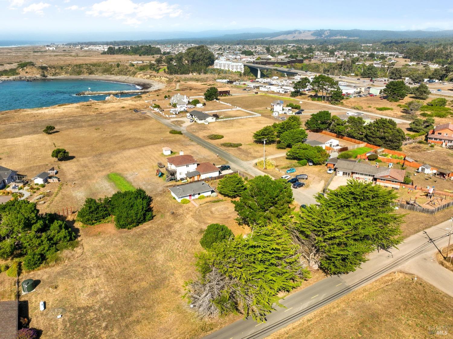 Detail Gallery Image 3 of 28 For 19200 Del Mar Dr, Fort Bragg,  CA 95437 - 2 Beds | 1 Baths