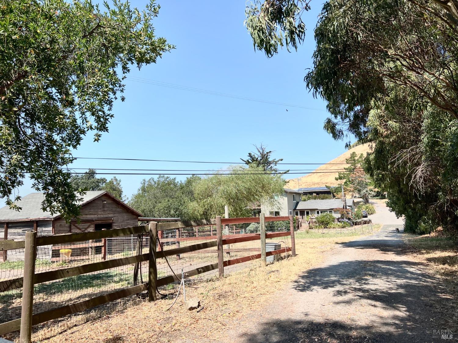 Photo of 5461 Eagle Ridge Rd in Penngrove, CA