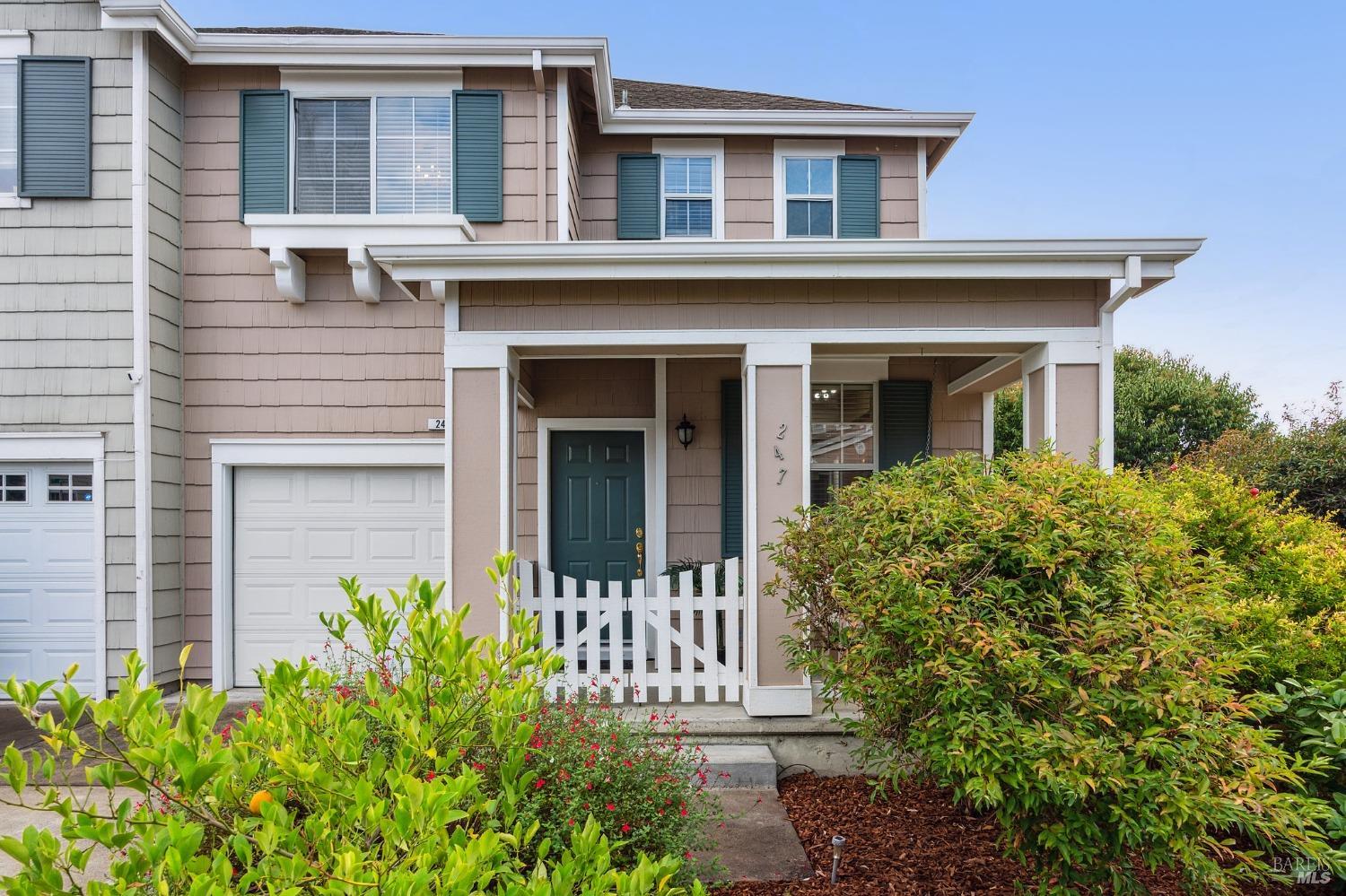 Photo of 247 Mcnear Cir in Petaluma, CA